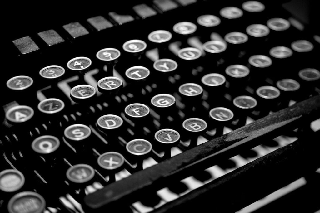 typewriter, antique, vintage-2653187.jpg